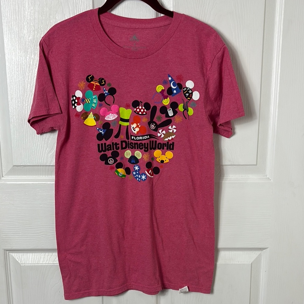 Disney Pink Graphic T-Shirt size Small Mickey Logo with all types of Disney hats